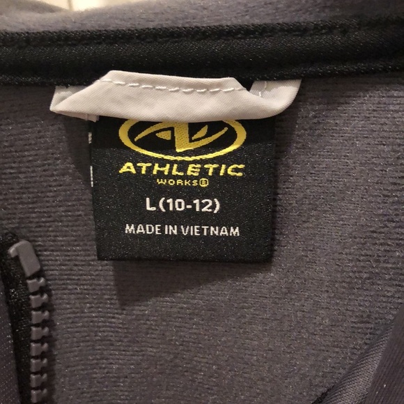 ⭐️HP⭐️ NWT ATHELTIC Black and Grey Hooded Sweatshirt Youth Large (10/12) - Picture 4 of 8